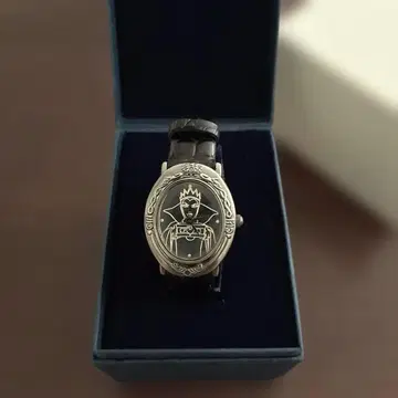 백설공주 빌런 그림힐데 여왕 마법 거울 손목시계