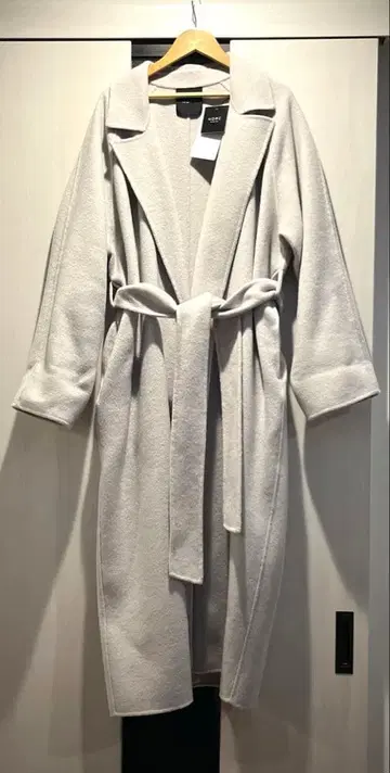 택 포함 미사용품 N.O.R.C 사이즈 2 라이트 그레이 쥬 롱 코트