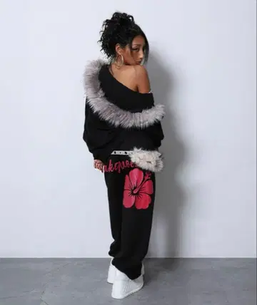 BLACK QUEEN 하이비스커스 퍼 셋업 핑크