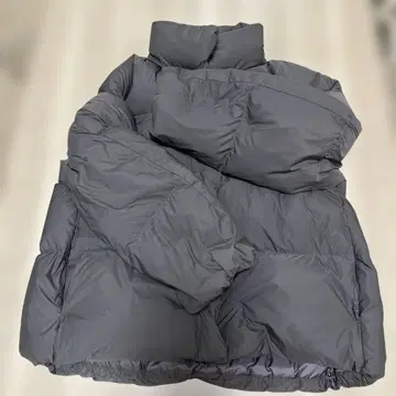 유니클로 파우더 소프트 다운 나노 디자인 그레이 M 사이즈