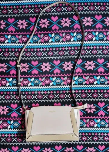 앤 슈에트 숄더백 핑크 베이지 새상품급