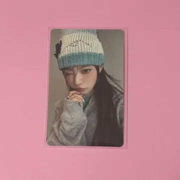 ILLIT bomb 유니버셜 UMS 럭키 드로우 혜택 트레이딩 카드 모카