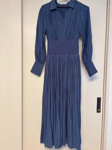 CELFORD 허리 리브 원피스 V넥