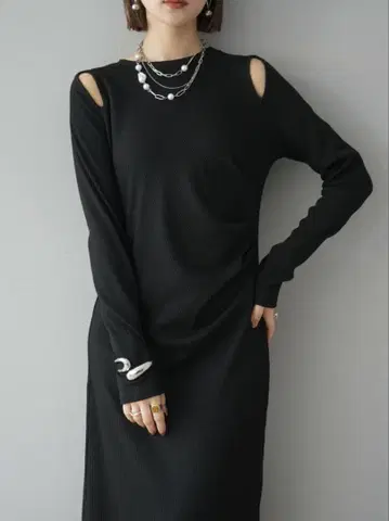 [ 새상품 ] lumier 숄더홀 컷 리브 원피스 블랙