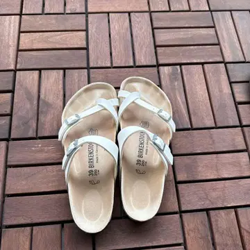 BIRKENSTOCK 화이트 샌들 사이즈 39