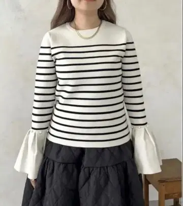 prose verse 프로즈베일 벨 슬리브 펄 플레어 니트 M