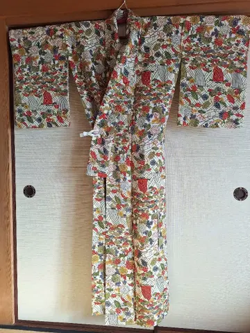 코몬 기모노 꽃무늬와 등롱 무늬