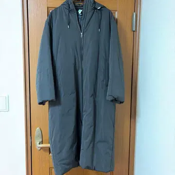 후드 부착 롱 충전솜 코트 블랙