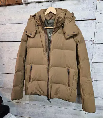 새상품급 데상트 올테라인 다운 자켓 미즈사와 다운 코요테 남성용 XO