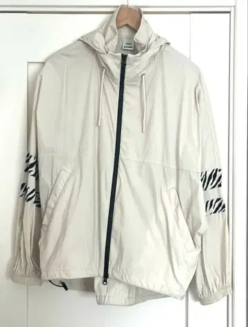 TIGORA 아이보리 마운틴 파카