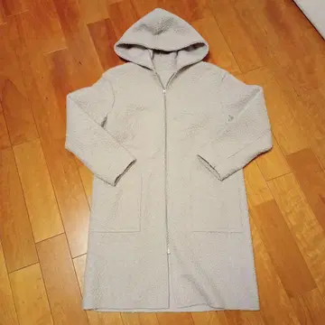 후드 부착 베이지 보아 코트