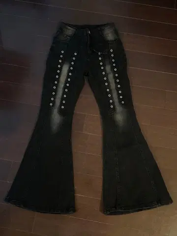 아이렛 블랙 부츠컷 데님