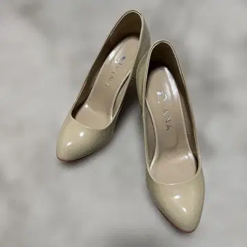 DIANA 베이지 스틸레토 하이힐 레드 밑창 22.5cm