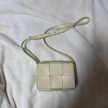 아이보리 뜨개질 디자인 숄더백