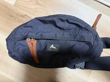 GREGORY 바디백 블랙