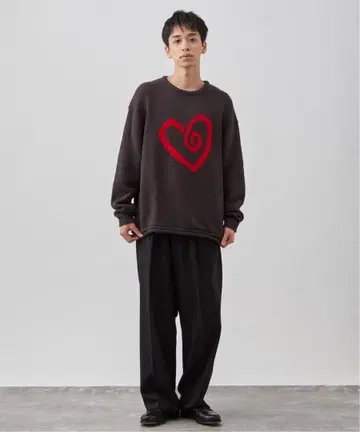 다크 그레이 하트 자수 니트