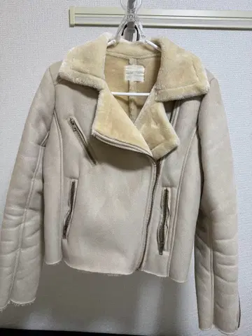 M.I.A. 베이지 무스탕 코트