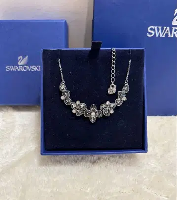 SWAROVSKI 플라워 모티브 목걸이 박스 포함