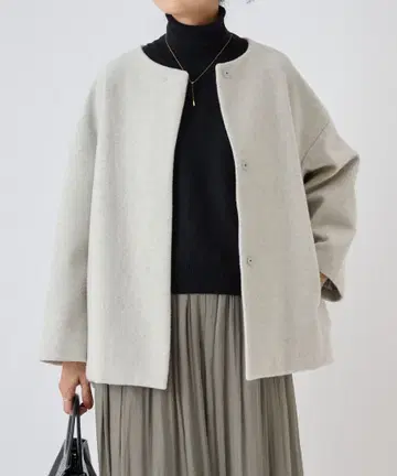 비어즐리 새상품급 뒤 둥근 울 숏코트