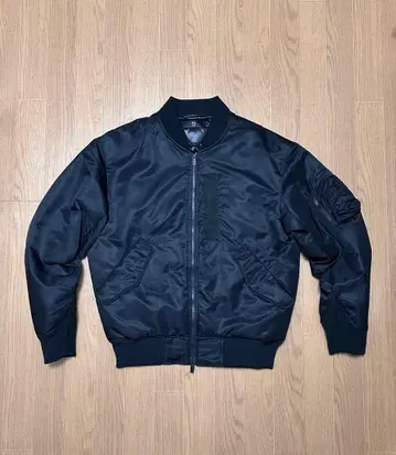 유니클로 +J 하이브리드 다운 오버 사이즈 MA-1