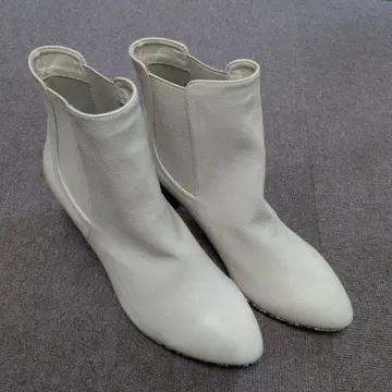 화이트 가죽 앵클부츠 중간 힐 (L 사이즈)