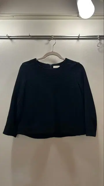 Ballsey 네이비 팔분 소매 니트