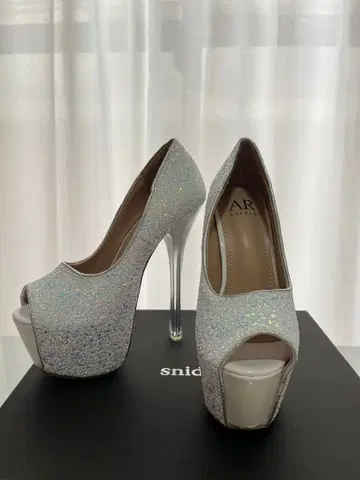 AR 실버 글리터 오픈토 하이힐