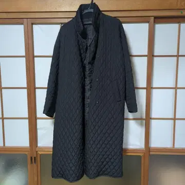 블랙 퀼팅 롱 코트