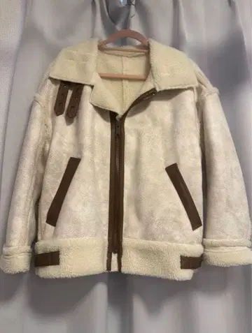 MOUSSY 아이보리 무스탕 코트