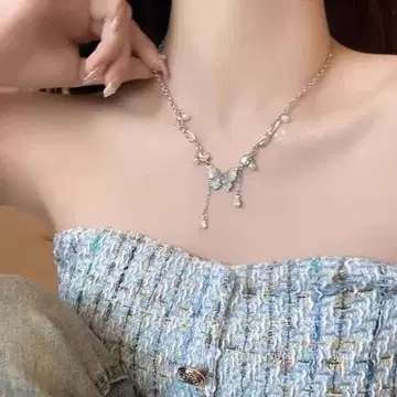 버터플라이 모티브 목걸이
