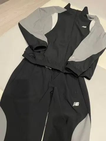 뉴발란스 우븐 트랙 자켓