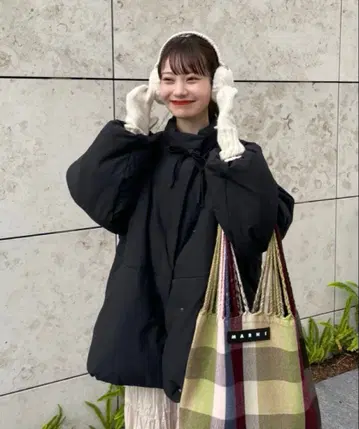 hinari 충전솜 리본 미들 코트 블랙