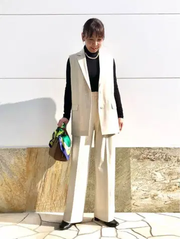 유니클로 베스트 턱 와이드 팬츠 셋업 아이보리