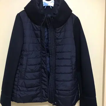 미사용 새상품 컴팩트 쿠션 소재 캐주얼 자켓입니다