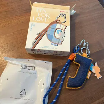 POP MART PIN FOR LOVE 키링