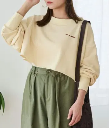 컨셉 로고 맨투맨 크림색