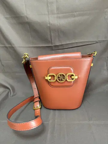 GUESS 버킷 숄더백