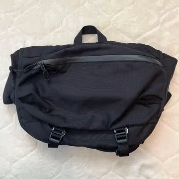 [ 새상품급 ] worm design lab/wdl. 메신저 백 블랙