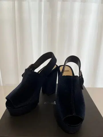 네이비 오픈토 하이힐 샌들