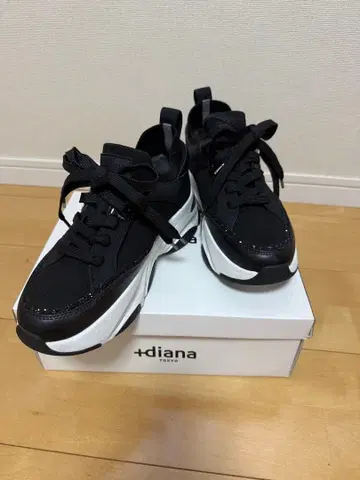 diana 더블 슈레이스 이소재 콤비 스니커즈