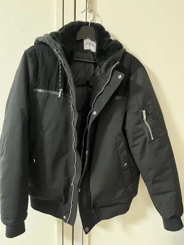 ZARA 후드 부착 블랙 자켓