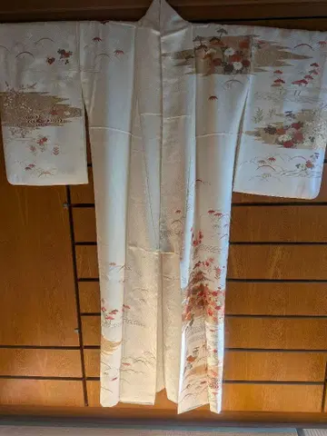 크림색 사계절 패턴 길상 호몬기