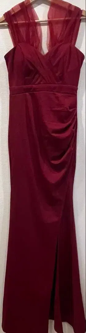 버건디 드레이프 디자인 드레스