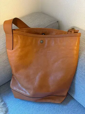 카멜 가죽 숄더 토트 보 데셍