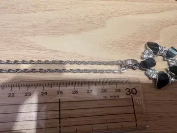 실버 컬러 체인 목걸이 큐빅 모티브 펜던트