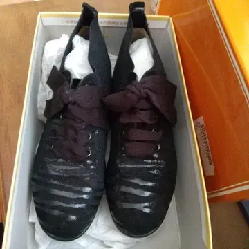 미사용 Miss Kyoko 컴포트 스니커즈 제브라 블랙 24cm