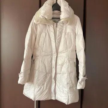 화이트 다운 자켓 허리 리본 포함