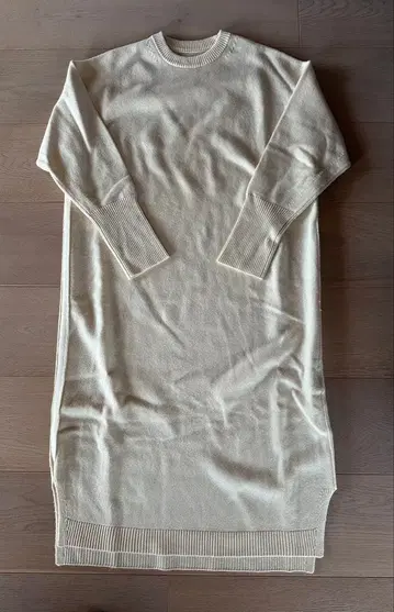 에센 로트레아몽 아이보리 니트 원피스 사이즈 38