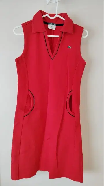 LACOSTE 레드 슬리브리스 피케 셔츠