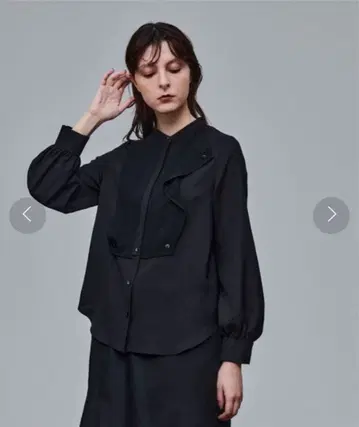 UNITED TOKYO 플레어 요크 블라우스